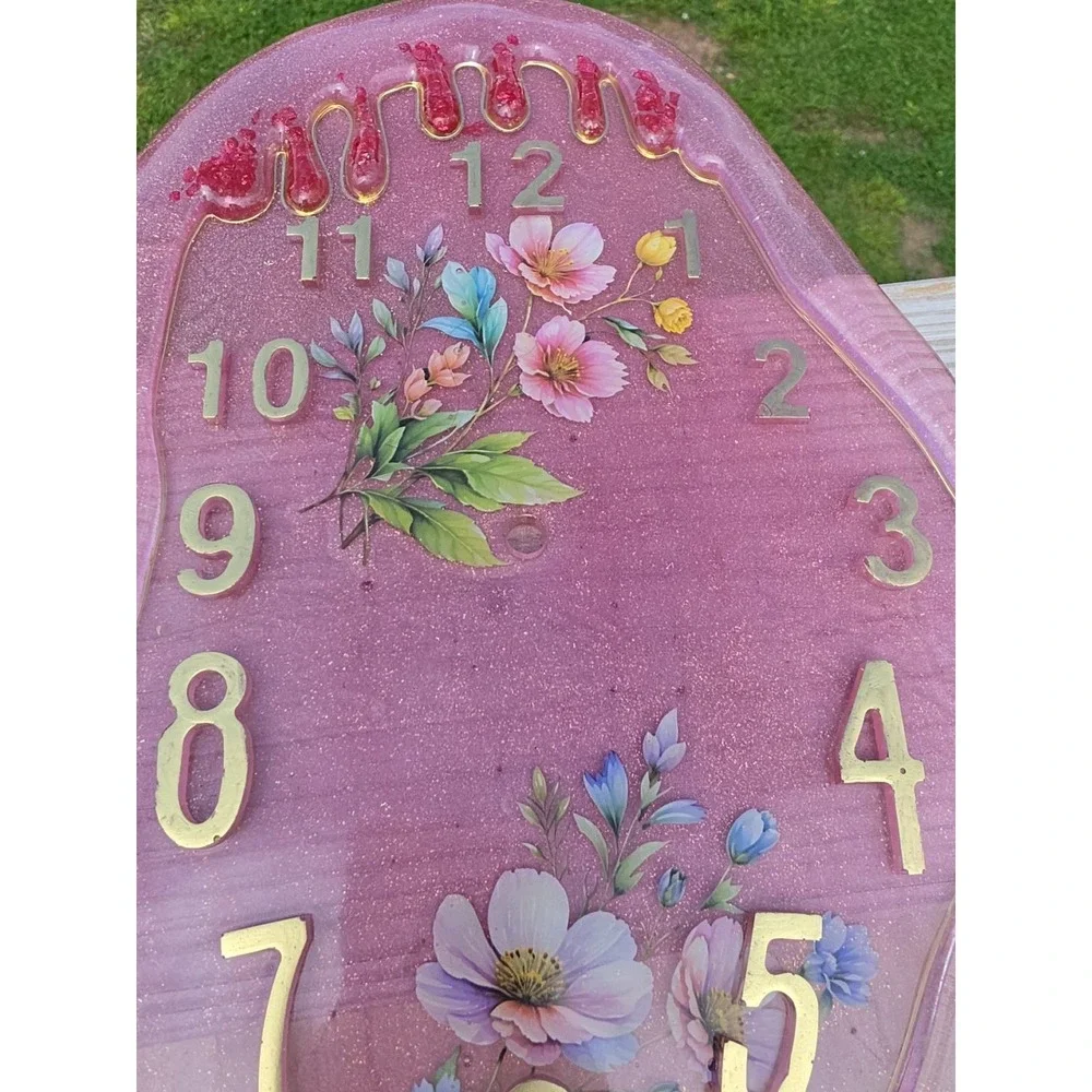 Handmade Resin Dripping Clocks.   1017
